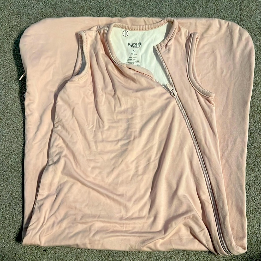 BNWOT Kyte Baby sleep sack size M. 0.5 tog
